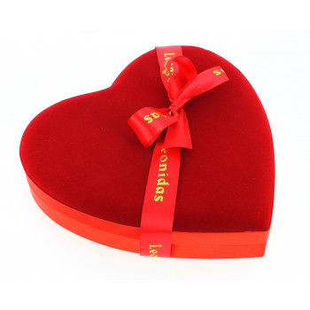 Maxi cœur velours garni de 380g de Chocolats Leonidas. Maxi cœur velours garni de 380g de Chocolats Leonidas.