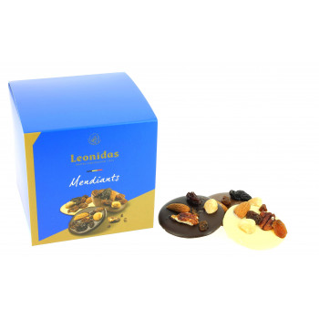 Cube petit plaisir garni de 200g de mendiants Leonidas.