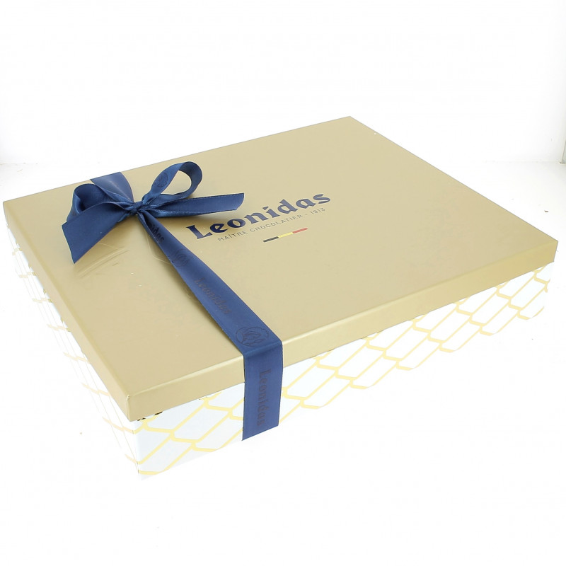 Coffret Prestige doré deux étages garni de chocolats Leonidas