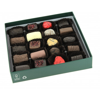 Coffret carré vert de Noël garni de 320 g de chocolats Leonidas Coffret carré vert de Noël garni de 320 g de chocolats Leonidas