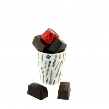 Tasse expresso garnie de 100 g de chocolats Leonidas